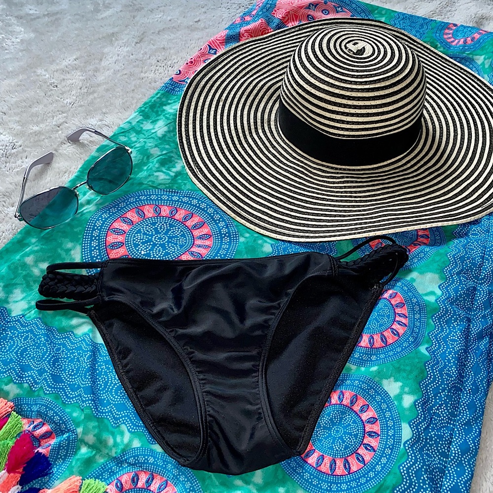 Hollister Swim Bikini Bottom in S-M NWOT